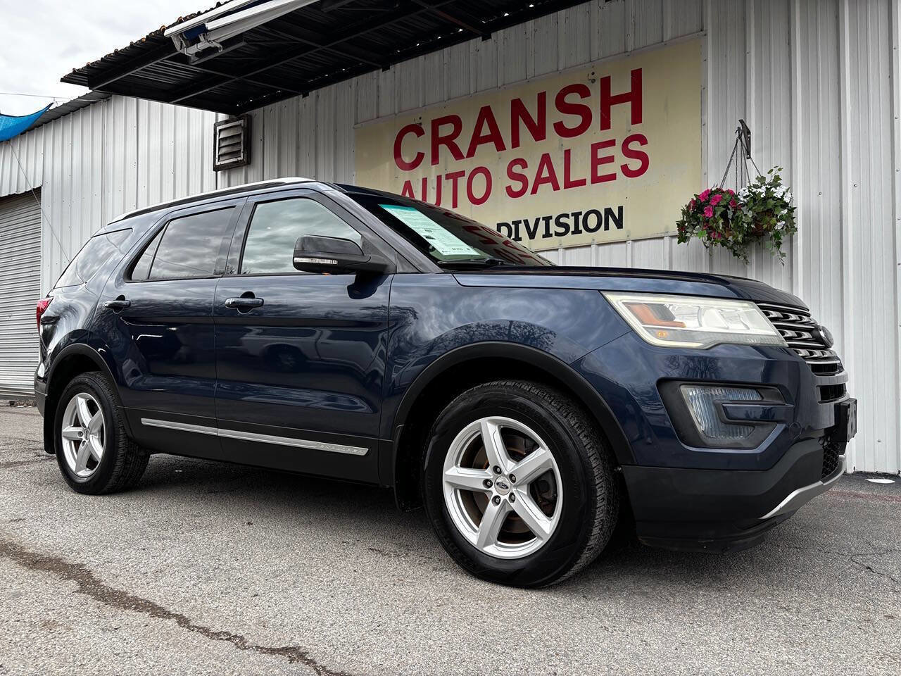 Used 2016 Ford Explorer XLT image 5