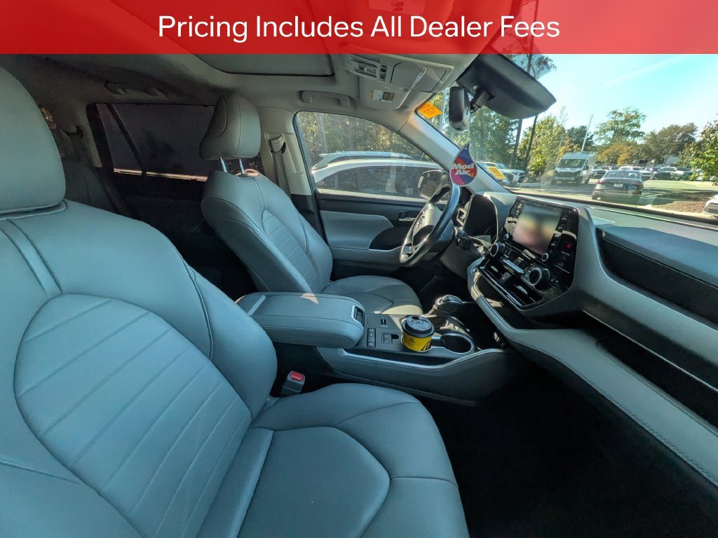 Used 2021 Toyota Highlander XLE FWD image 10