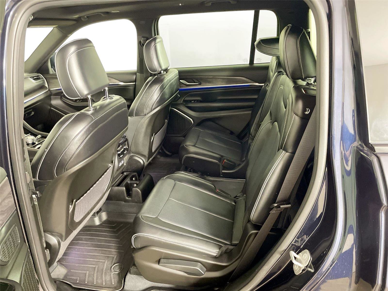 Used 2023 Jeep Grand Cherokee L Overland AWD/4WD image 11