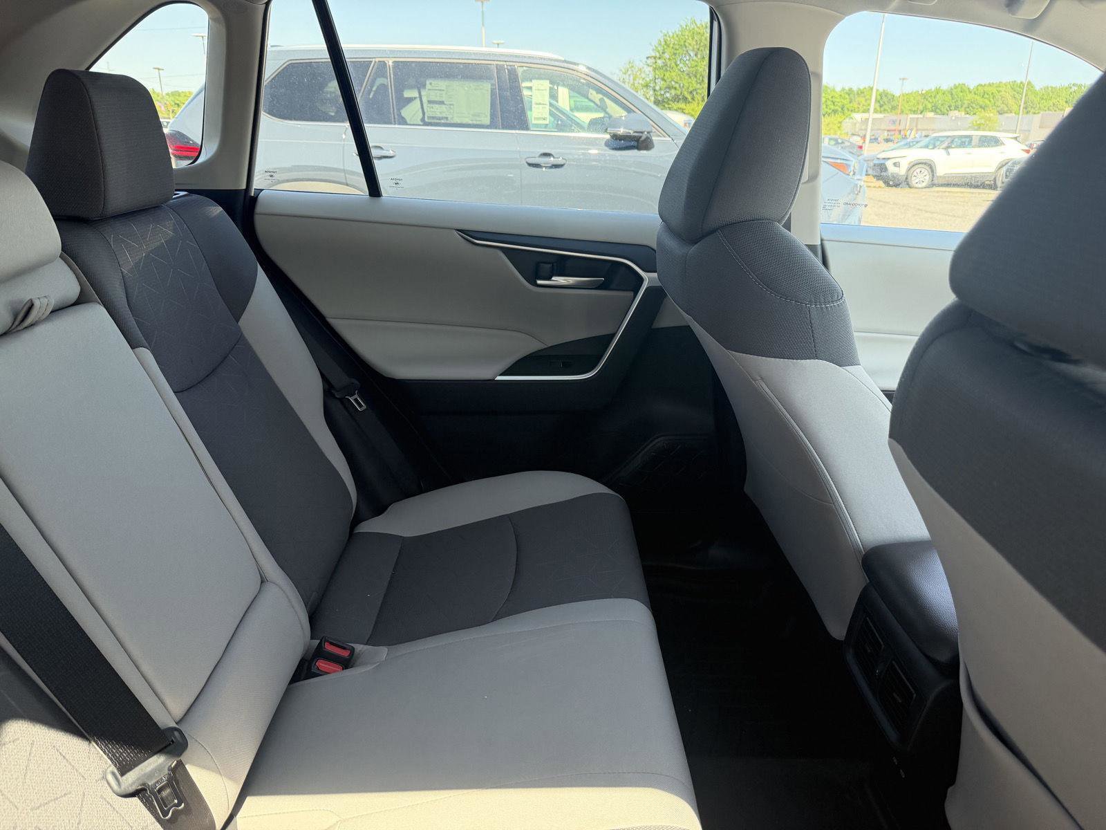 Used 2024 Toyota RAV4 XLE w/ Convenience Package FWD image 12