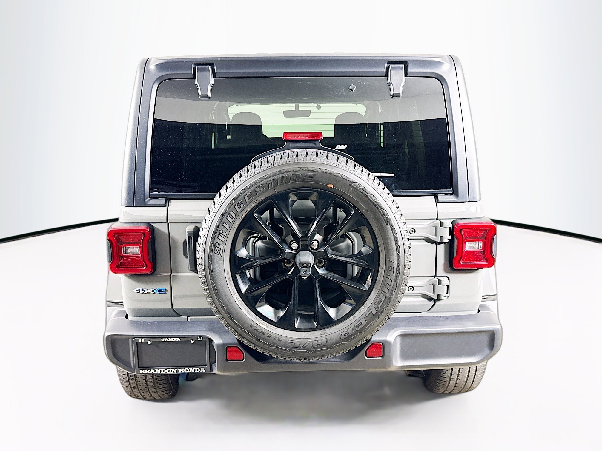 Used 2023 Jeep Wrangler Unlimited Sahara w/ Cold Weather Group image 32