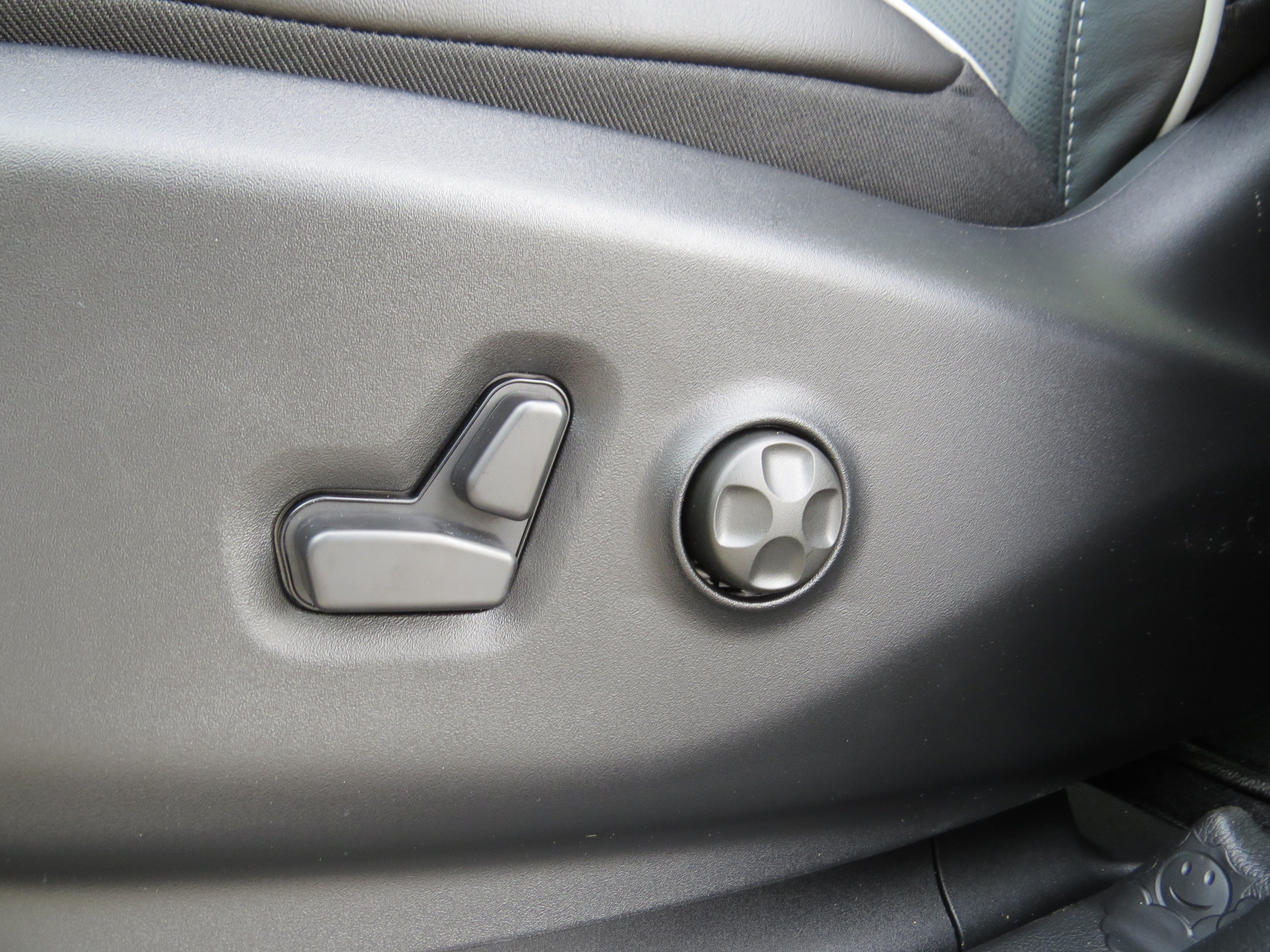 New 2026 Chrysler Pacifica Limited FWD image 19