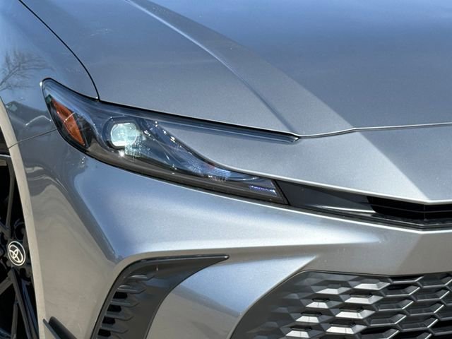 Used 2025 Toyota Camry SE image 2