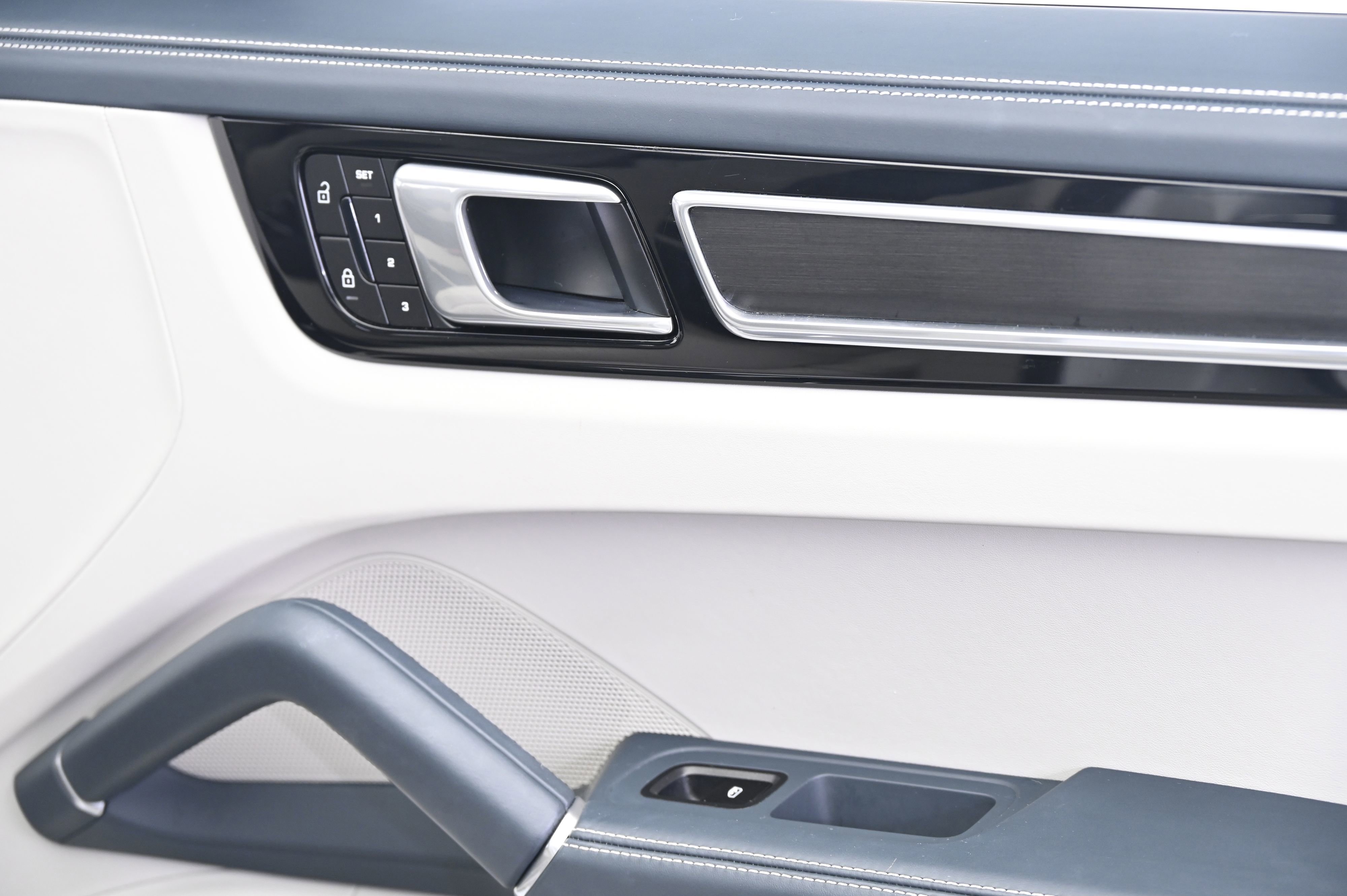 Used 2022 Porsche Cayenne GTS image 21