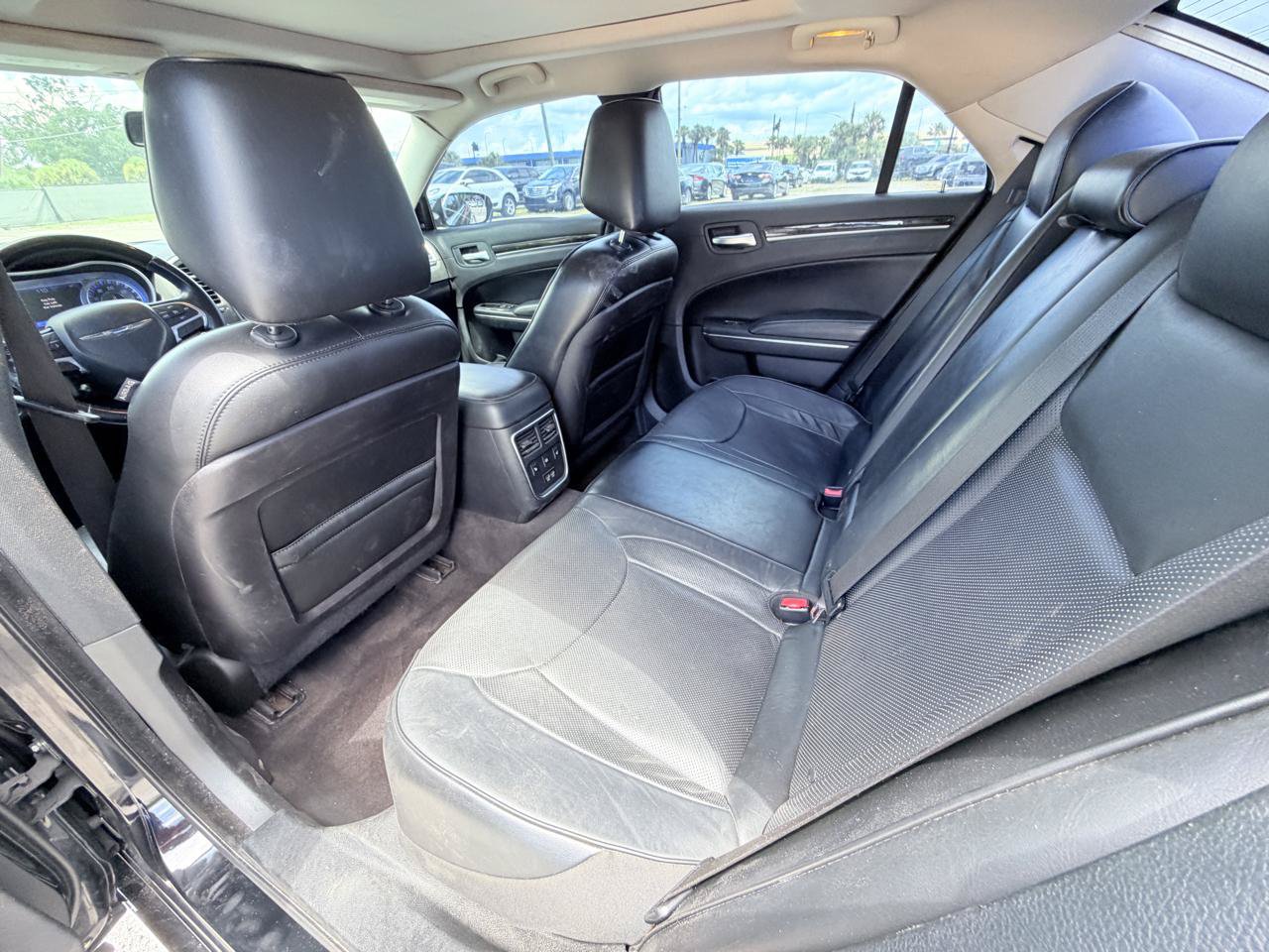 Used 2016 Chrysler 300 C RWD image 10