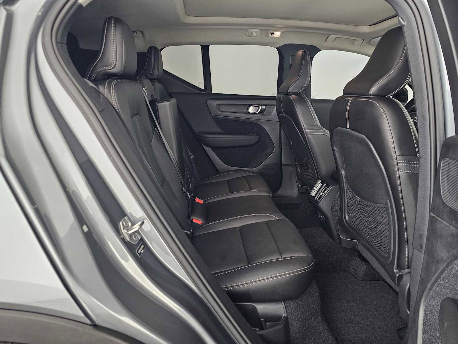 Used 2019 Volvo XC40 T5 Momentum image 12