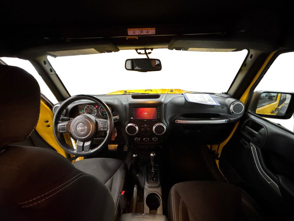 Used 2015 Jeep Wrangler Rubicon w/ Power Convenience Group image 14