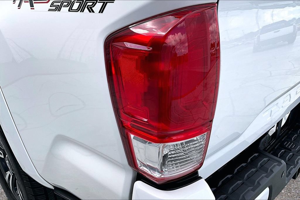 Certified 2017 Toyota Tacoma TRD Sport AWD/4WD image 25