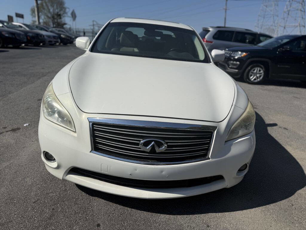 Used 2011 INFINITI M56 w/ Deluxe Touring Pkg image 2