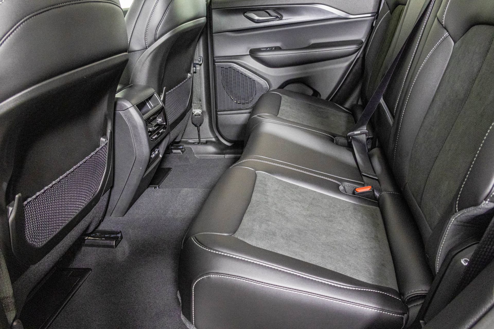 New 2025 Jeep Grand Cherokee Laredo image 26