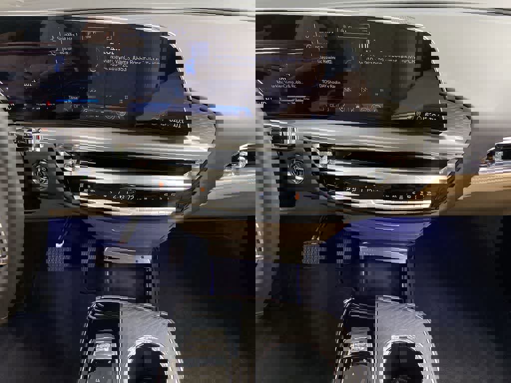 Certified 2024 Cadillac Lyriq Luxury w/ Nappa Leather Package image 24