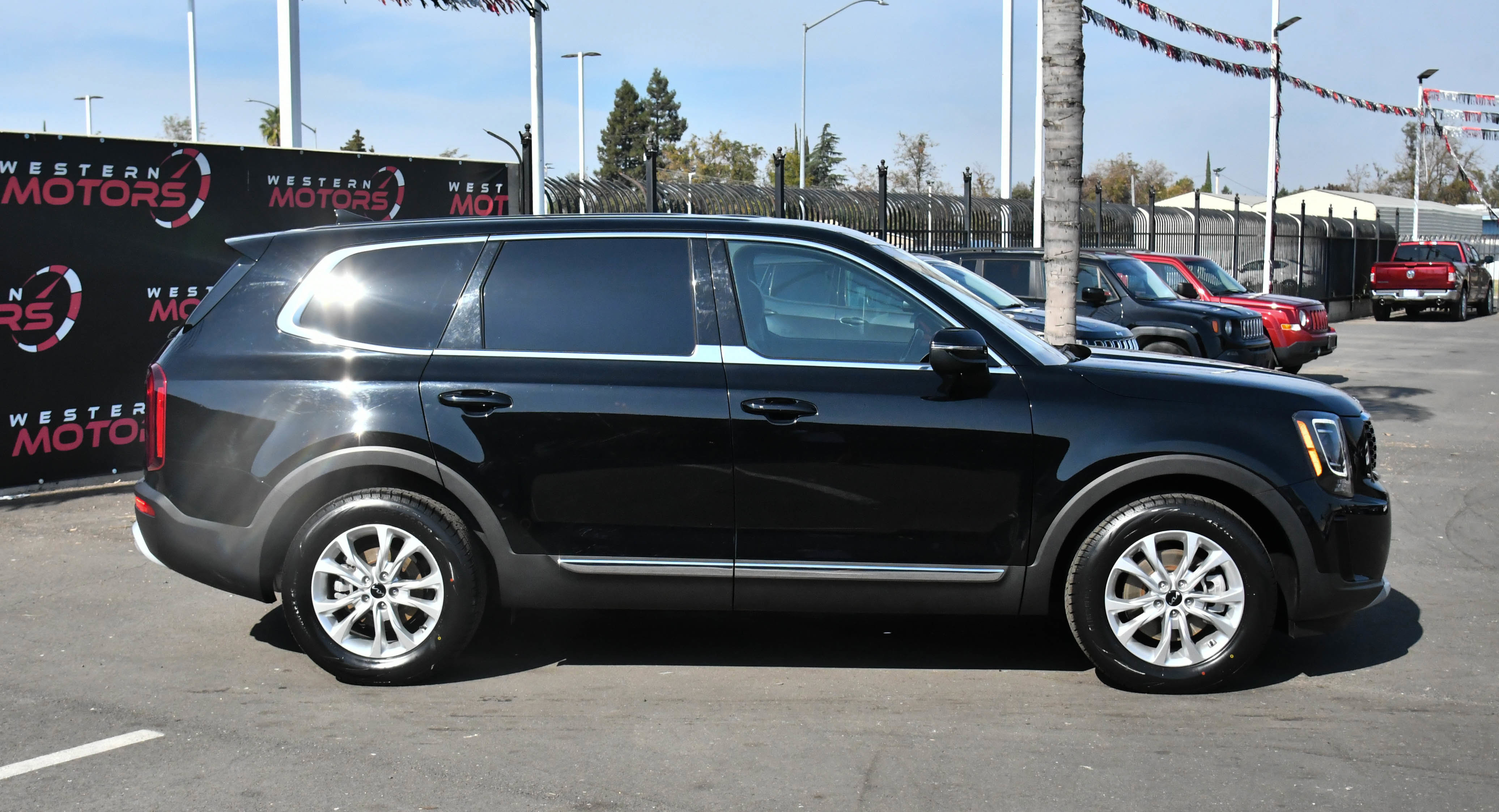 Used 2022 Kia Telluride LX image 9
