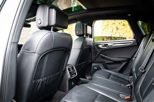 Used 2022 Porsche Macan S w/ Premium Package Plus image 42