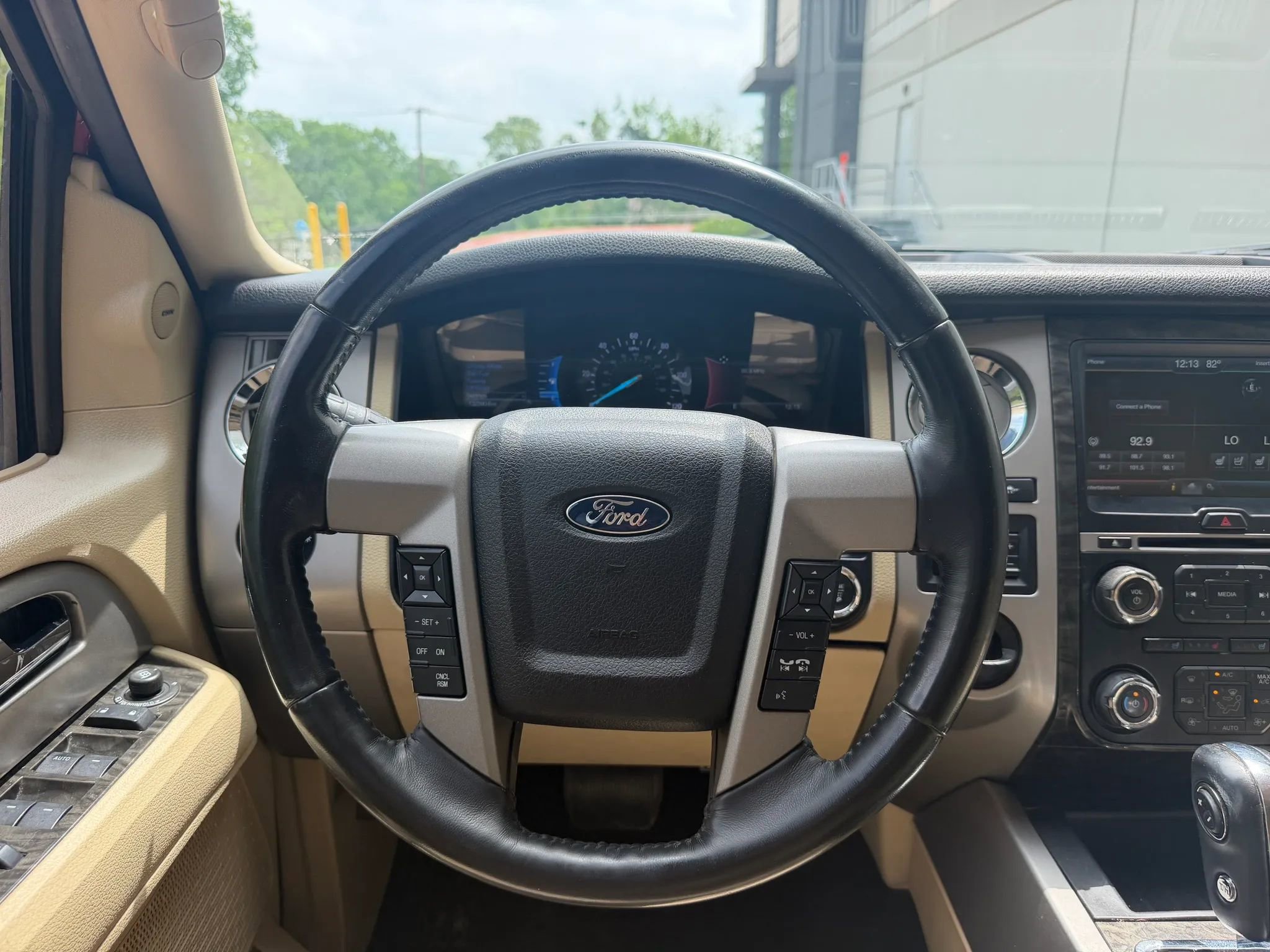 Used 2015 Ford Expedition Limited w/ Equipment Group 301A RWD image 11