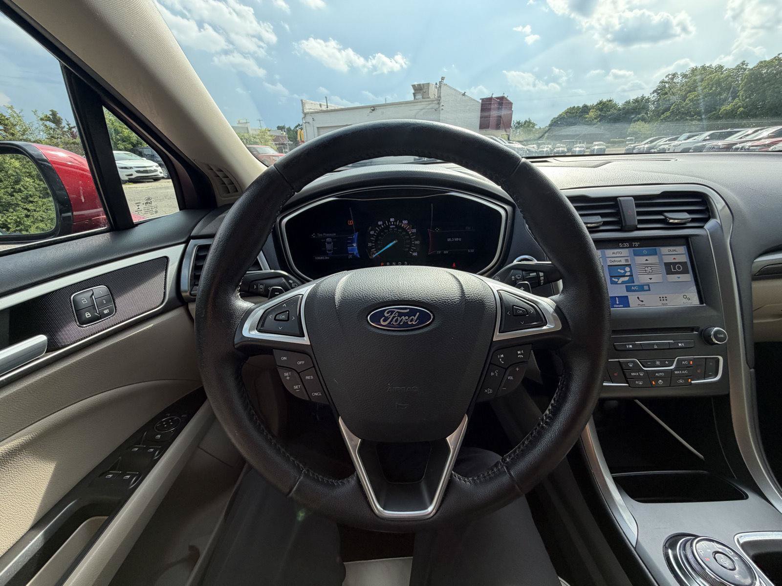 Used 2017 Ford Fusion SE w/ Fusion SE Technology Package FWD image 14