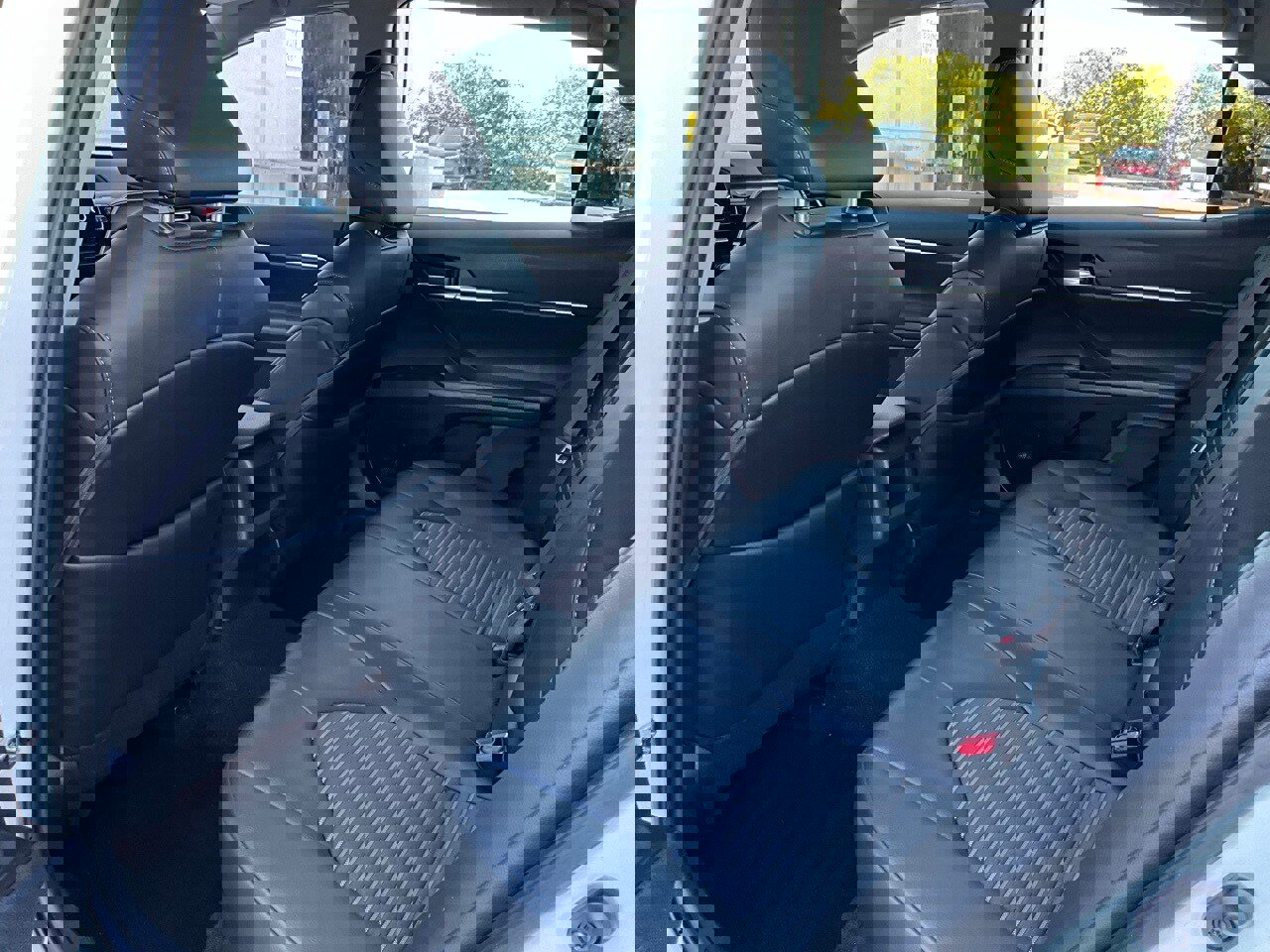 Used 2024 Toyota Camry SE image 11