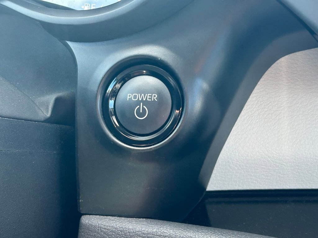 Used 2025 Toyota Sienna LE image 28