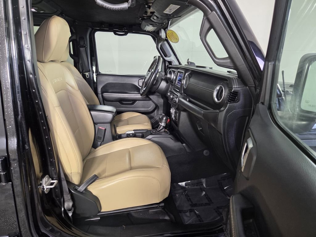 Used 2018 Jeep Wrangler Unlimited Sahara w/ Safety Group image 35