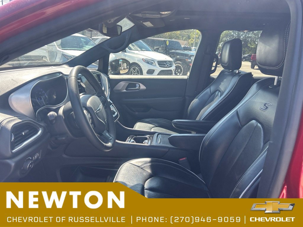 Used 2025 Chrysler Pacifica Limited FWD image 4