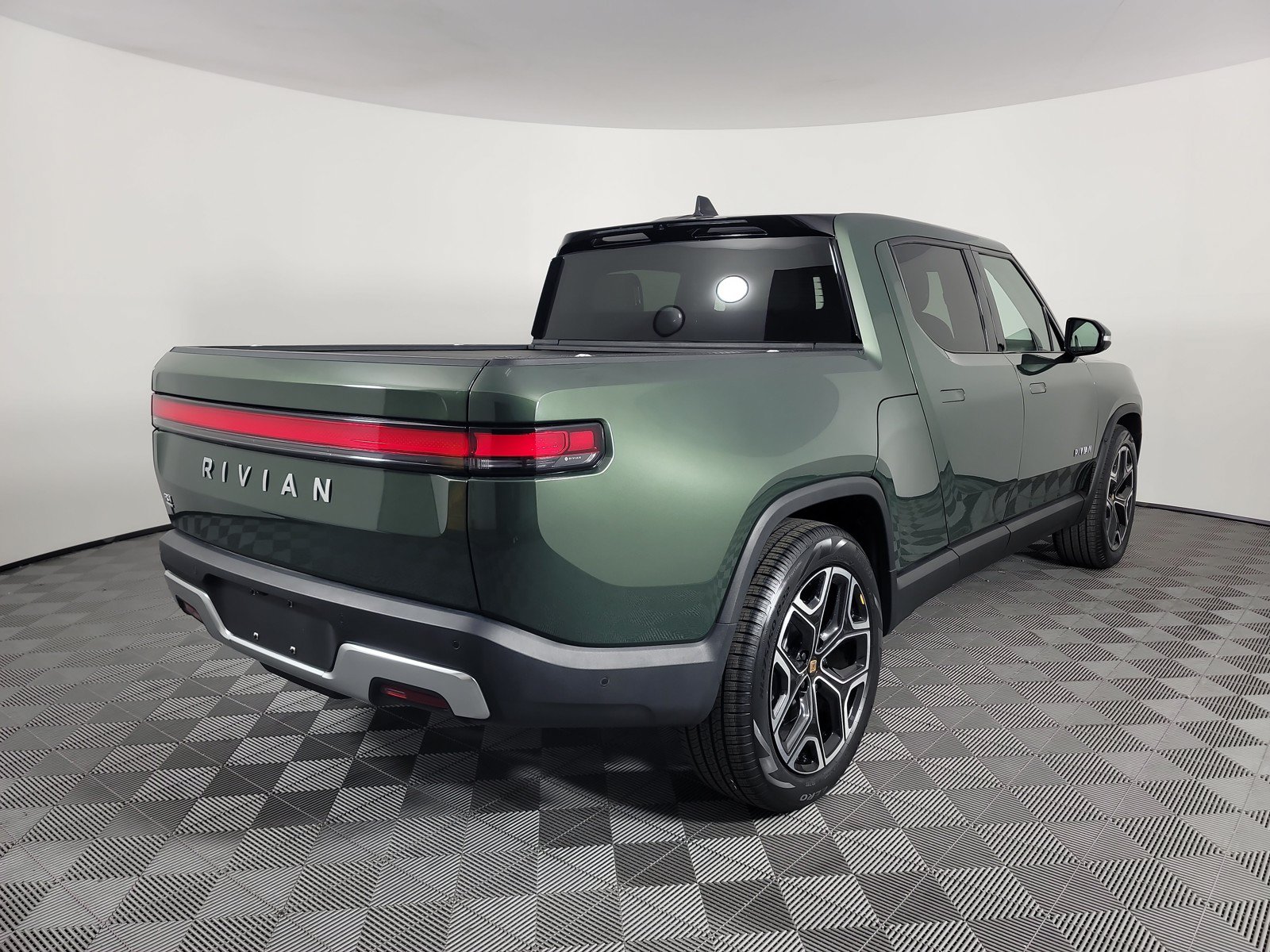 Used 2024 Rivian R1T Adventure AWD/4WD image 5