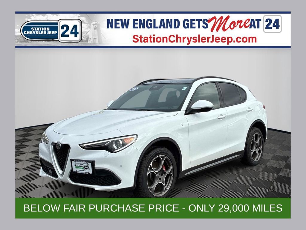 Used 2022 Alfa Romeo Stelvio Ti image 1