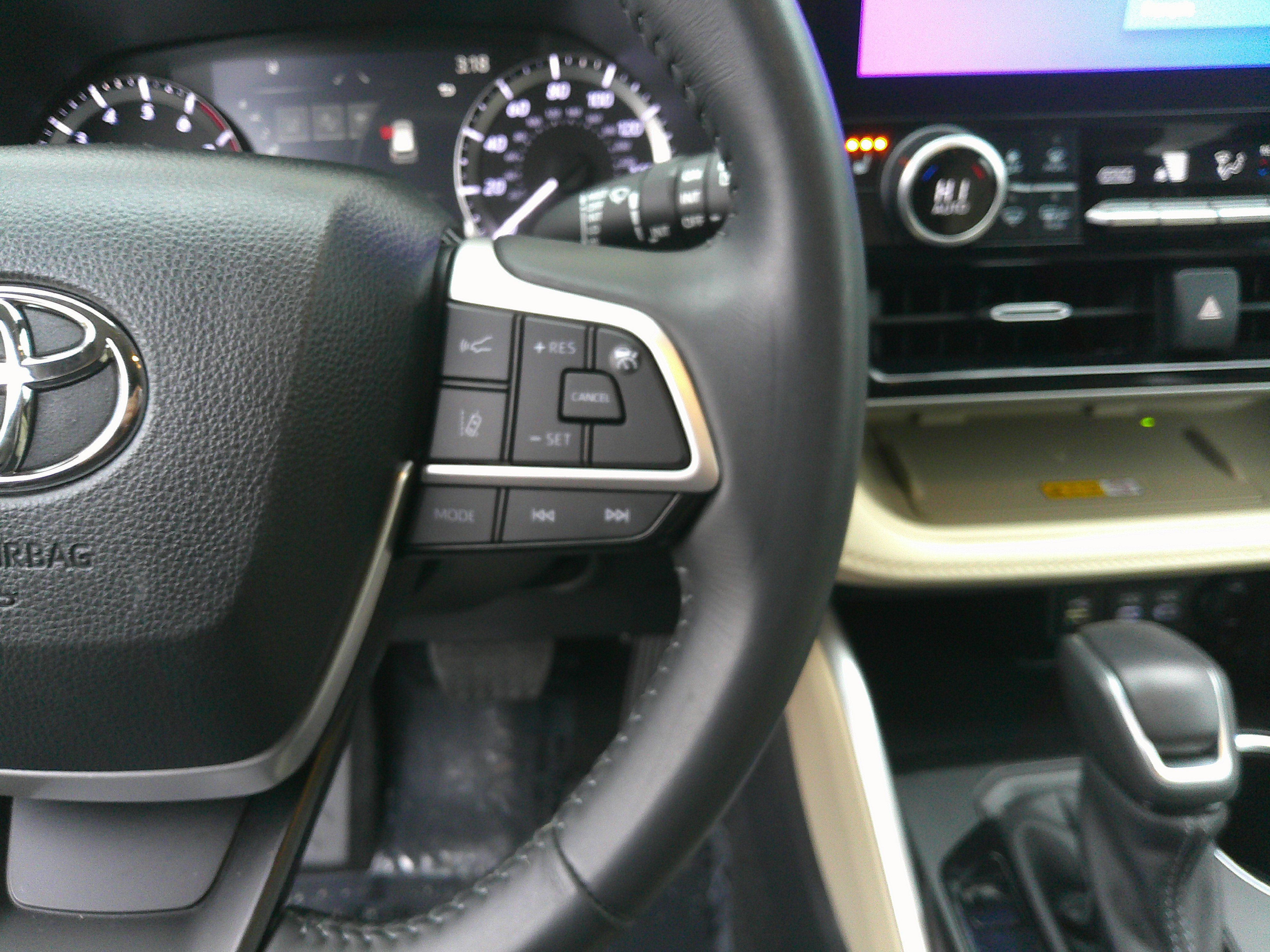 Used 2024 Toyota Highlander XLE image 21