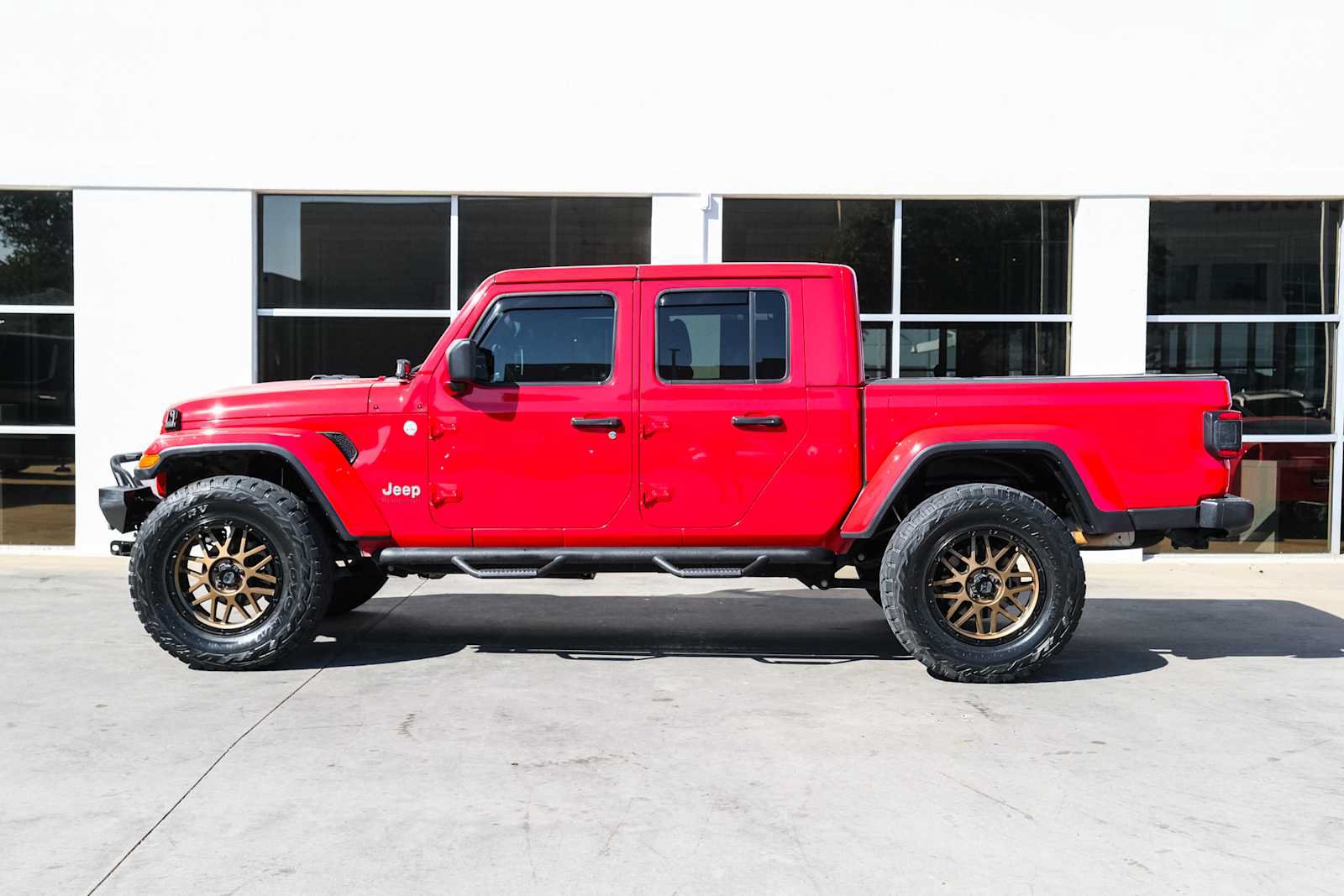 Used 2020 Jeep Gladiator Overland w/ LED Lighting Group AWD/4WD image 19