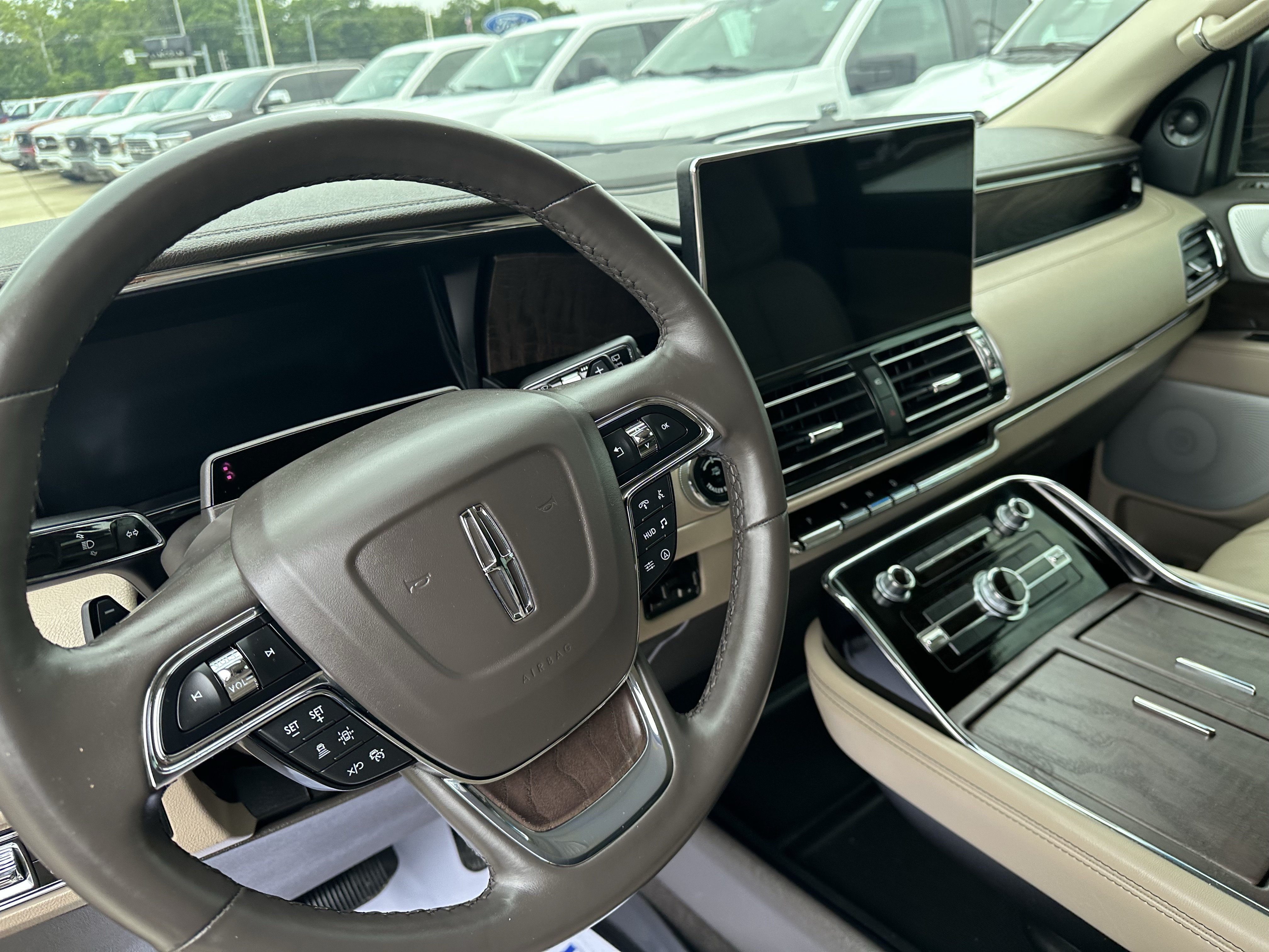 Used 2024 Lincoln Navigator Reserve AWD/4WD image 16