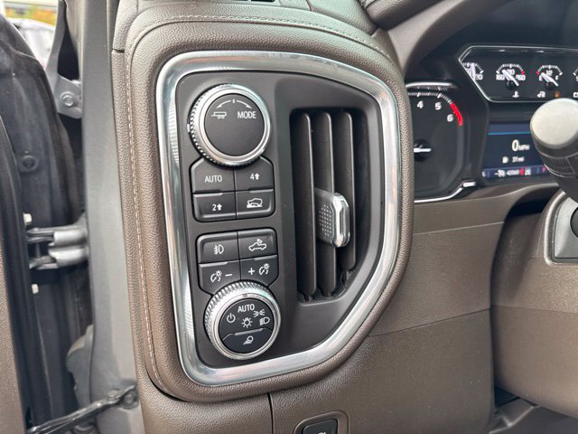 Used 2022 GMC Sierra 1500 SLT w/ SLT Convenience Package AWD/4WD image 11