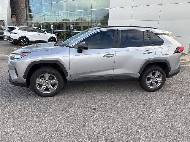 Used 2022 Toyota RAV4 LE image 2