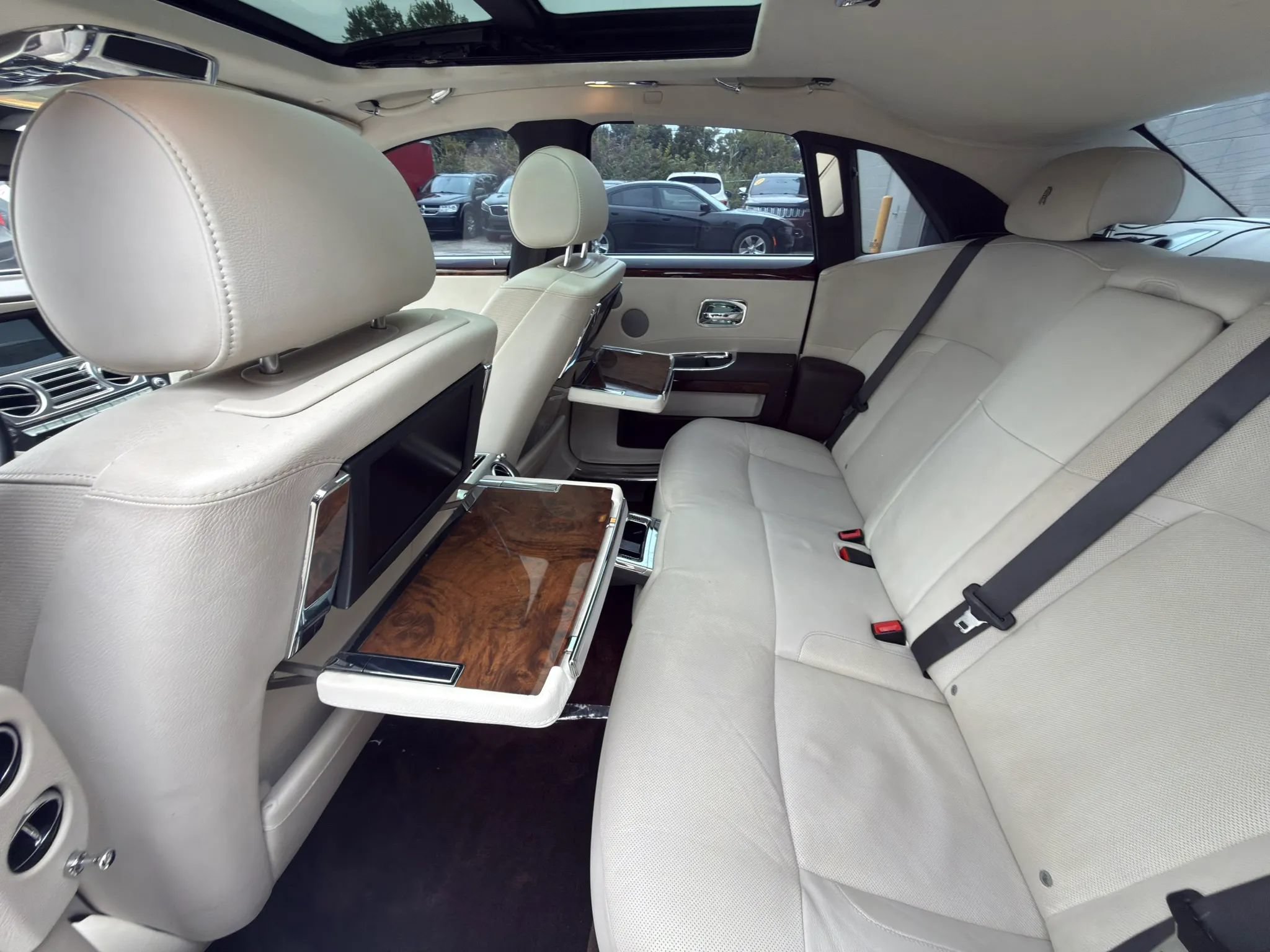 Used 2013 Rolls-Royce Ghost RWD image 35