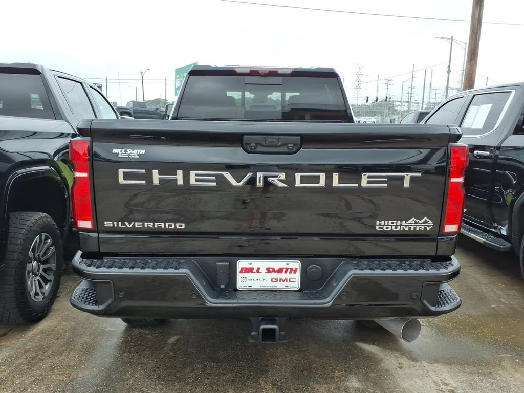 Used 2024 Chevrolet Silverado 2500 High Country w/ High Country Premium Package AWD/4WD image 6