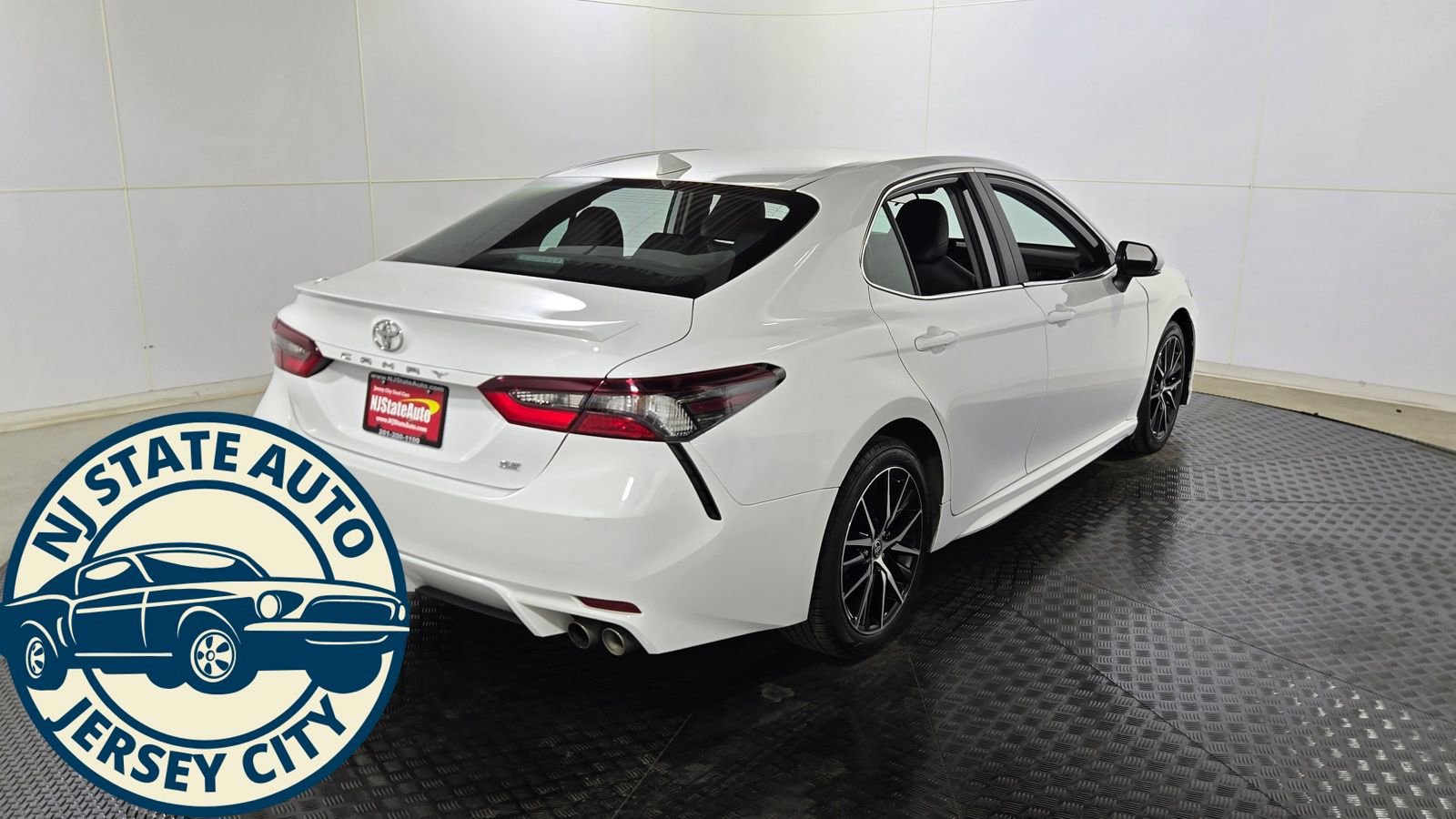 Used 2024 Toyota Camry SE image 7