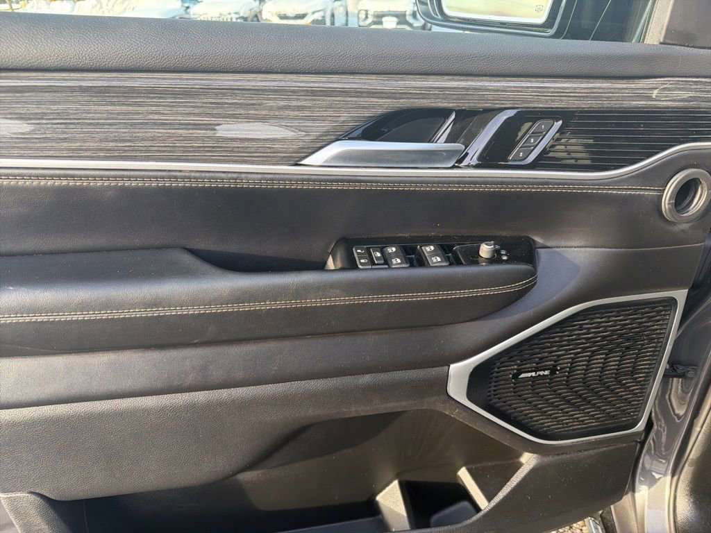 Used 2022 Jeep Wagoneer Series III w/ Flexible Seating Group AWD/4WD image 2