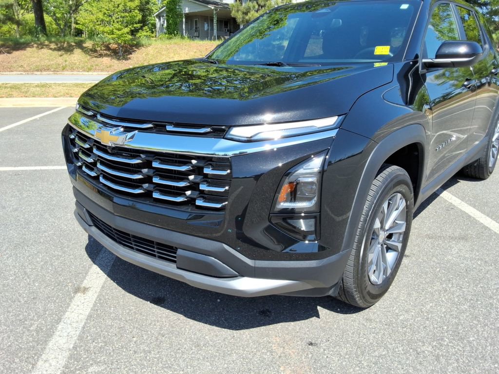 Used 2025 Chevrolet Equinox LT FWD image 9