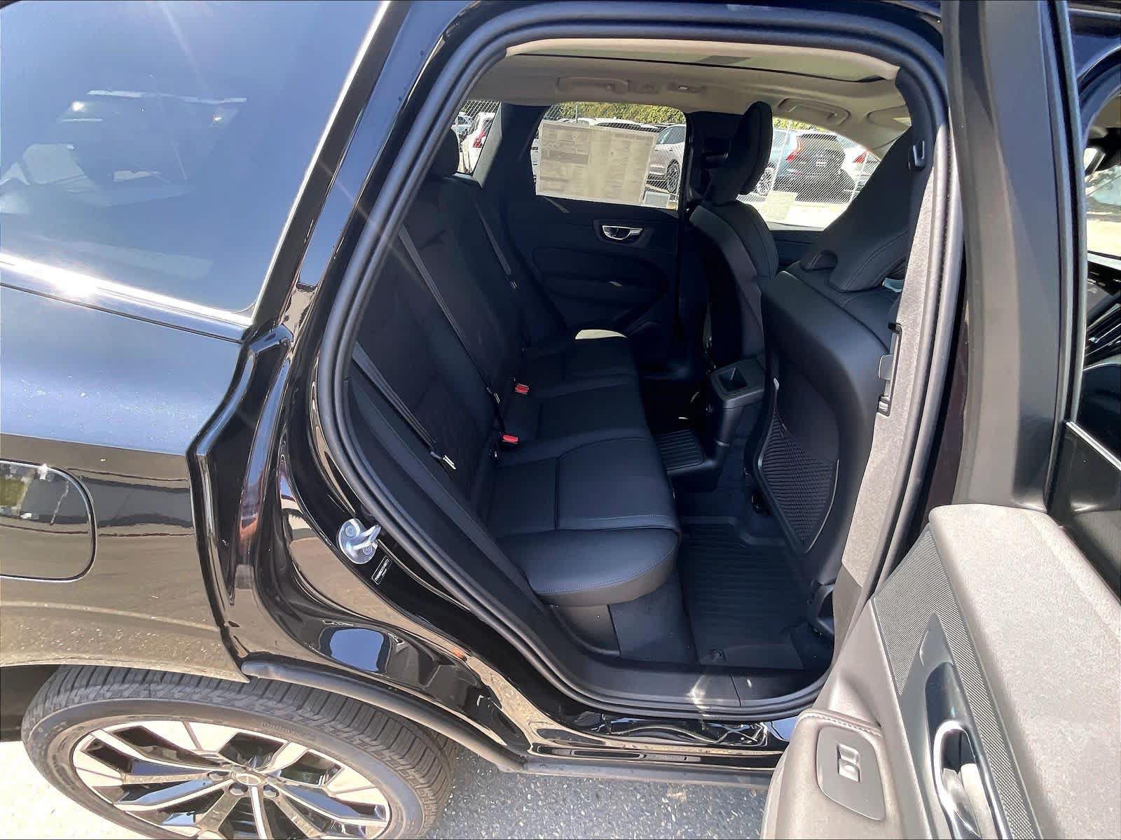 New 2026 Volvo XC60 T8 Plus w/ Climate Package PRO AWD/4WD image 27