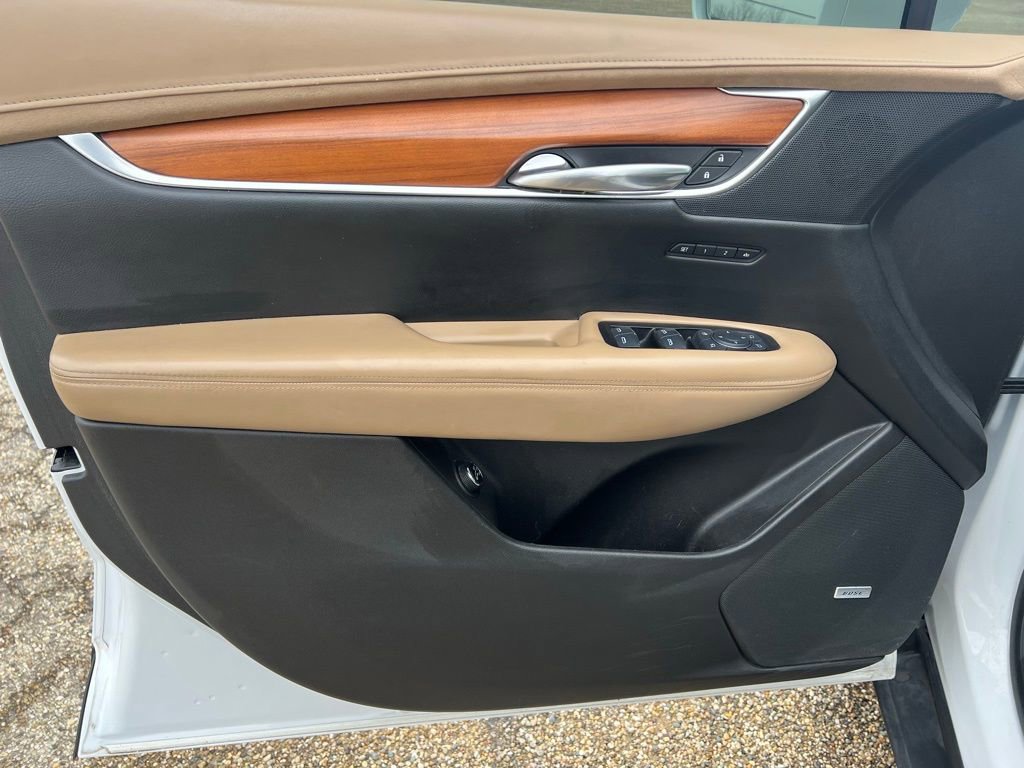 Used 2017 Cadillac XT5 Platinum w/ Driver Assist Package image 27