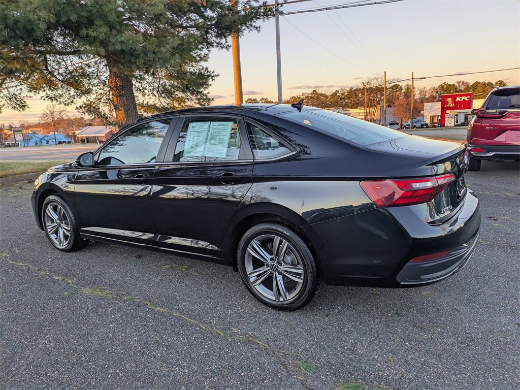 Certified 2024 Volkswagen Jetta SE image 6