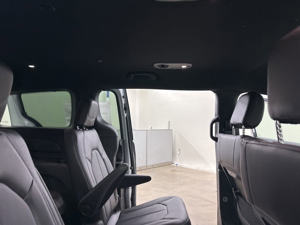 New 2026 Chrysler Pacifica Select image 22