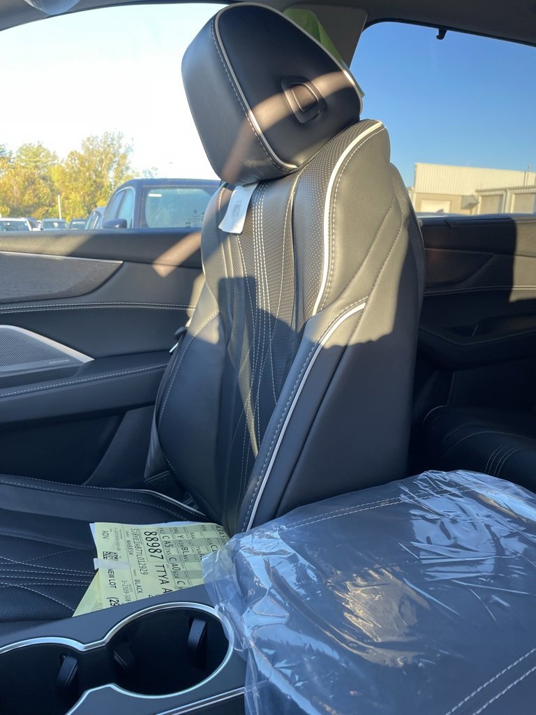 New 2026 Acura MDX w/ Advance Package image 2