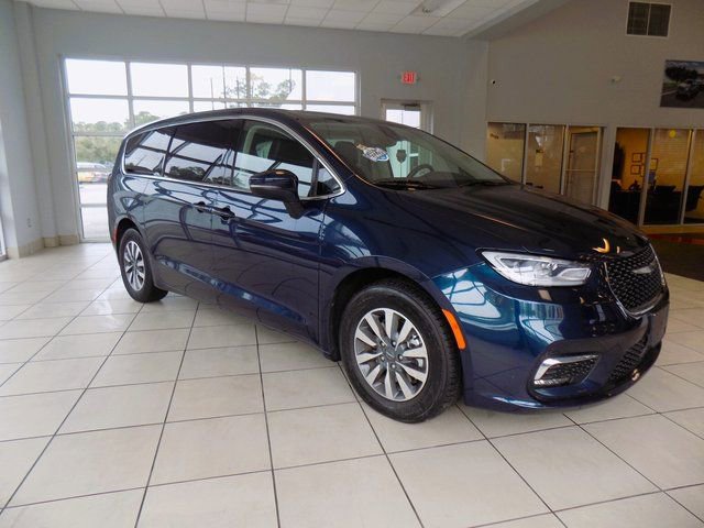 Used 2023 Chrysler Pacifica Touring-L FWD image 42