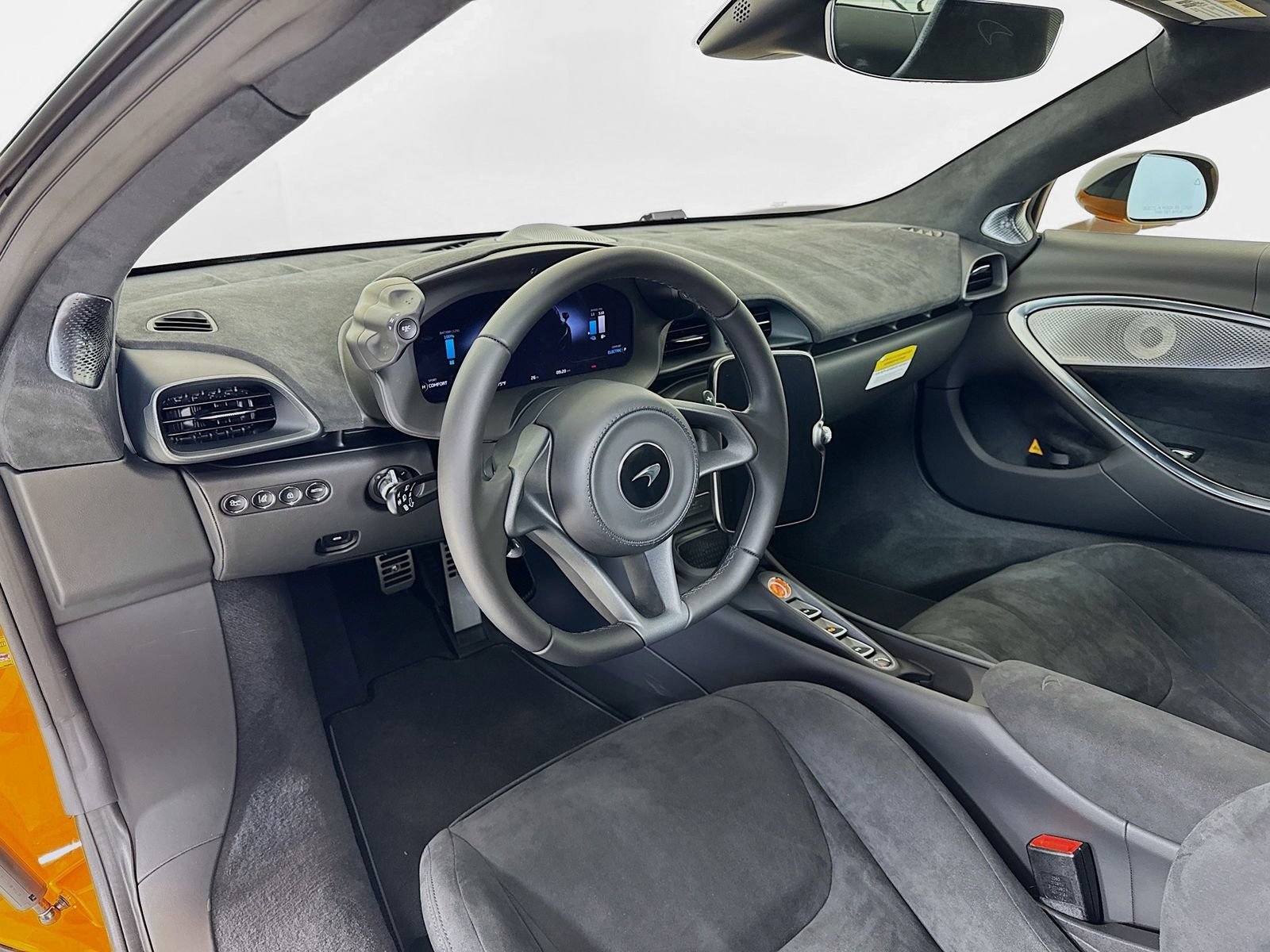 Used 2025 McLaren Artura Spider RWD image 10