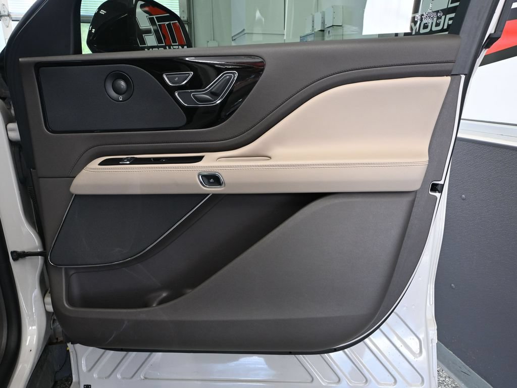 Used 2023 Lincoln Aviator Reserve AWD/4WD image 48