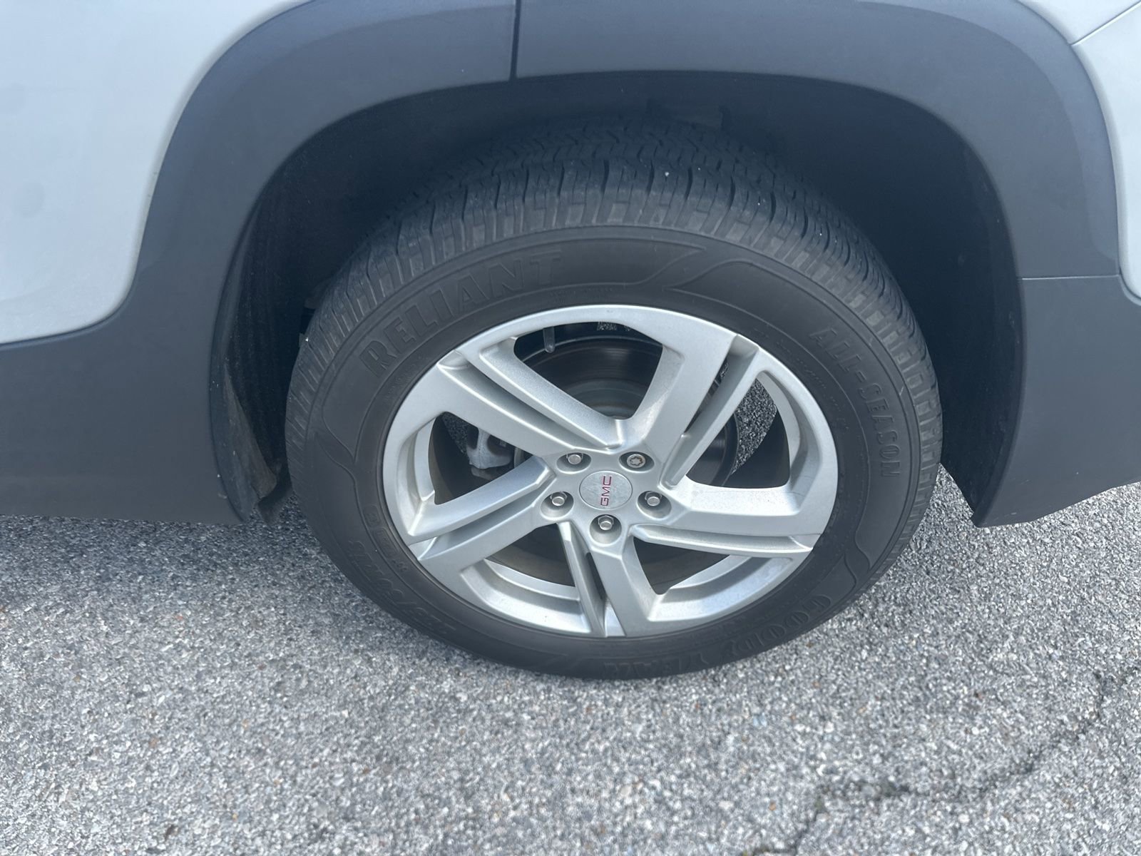 Used 2018 GMC Terrain SLE w/ Driver Convenience Package FWD image 9