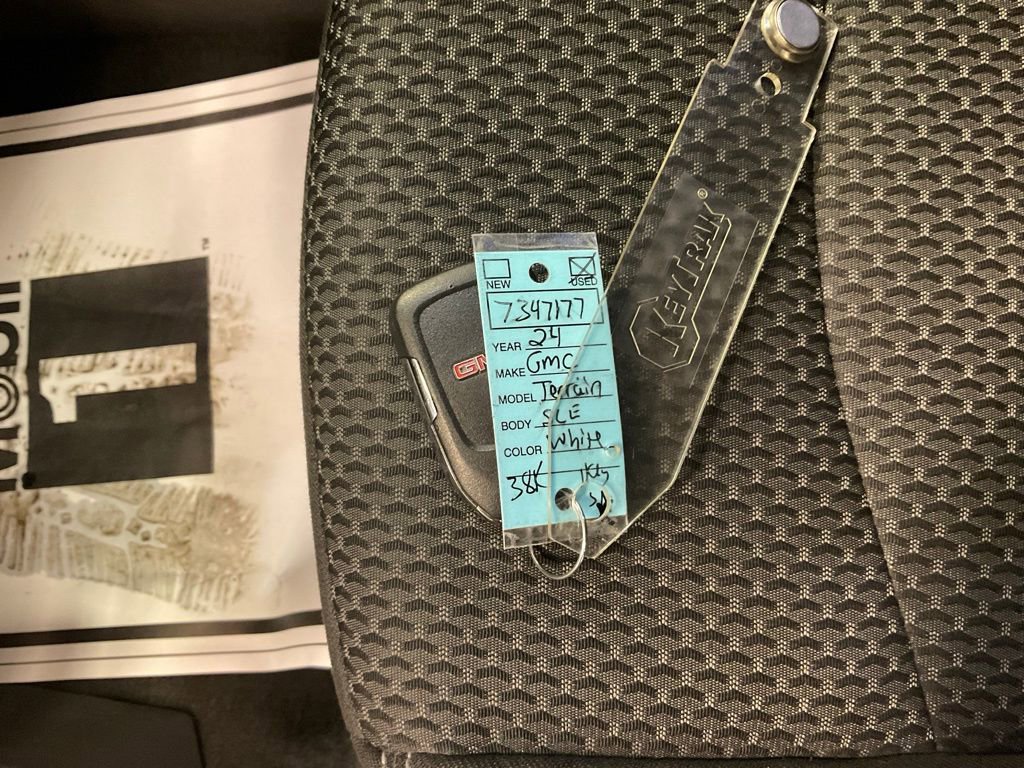 Used 2024 GMC Terrain SLE image 28