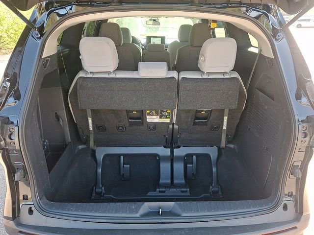 Used 2025 Toyota Sienna LE image 31