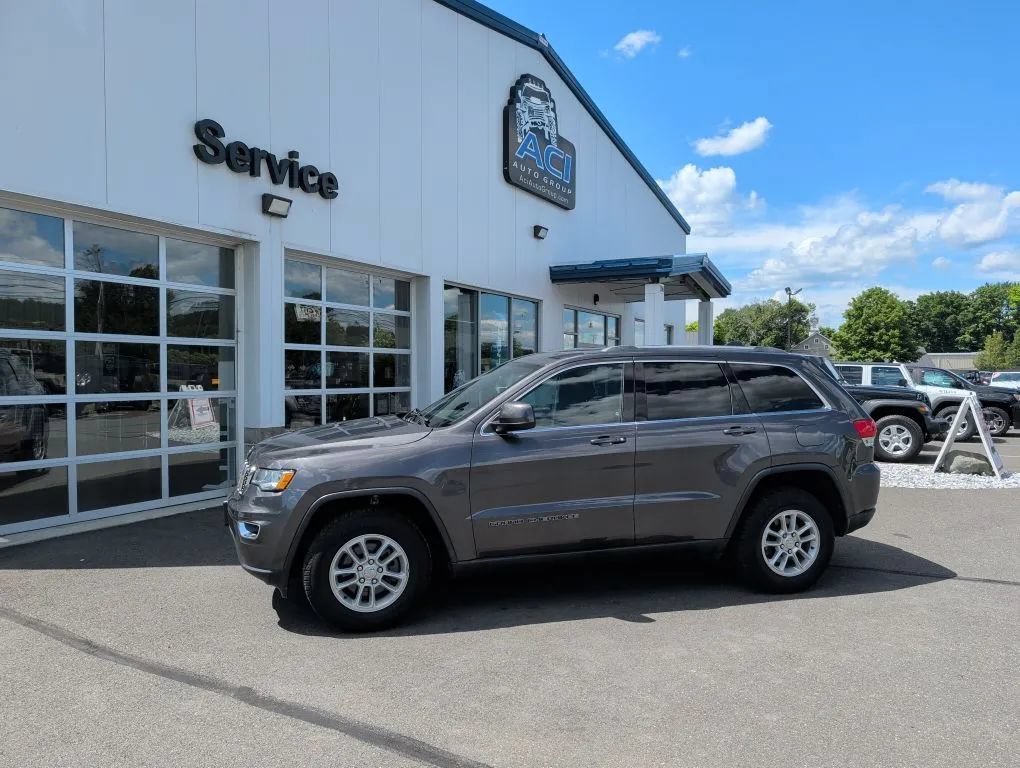 Used 2018 Jeep Grand Cherokee Laredo AWD/4WD image 2