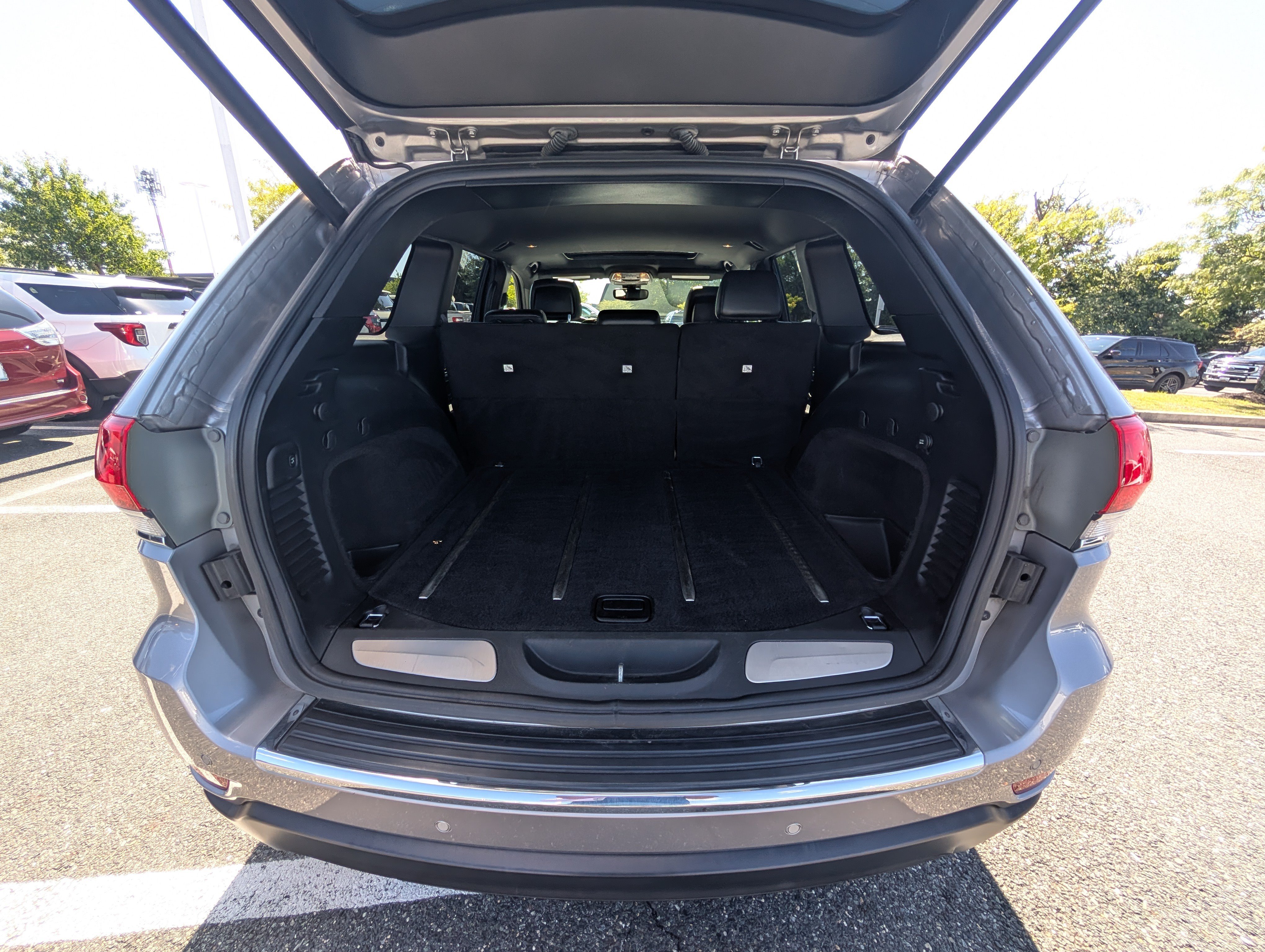 Used 2017 Jeep Grand Cherokee Limited AWD/4WD image 12