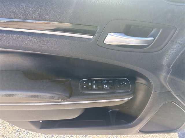 Used 2023 Chrysler 300 Touring w/ Sport Appearance Package image 13