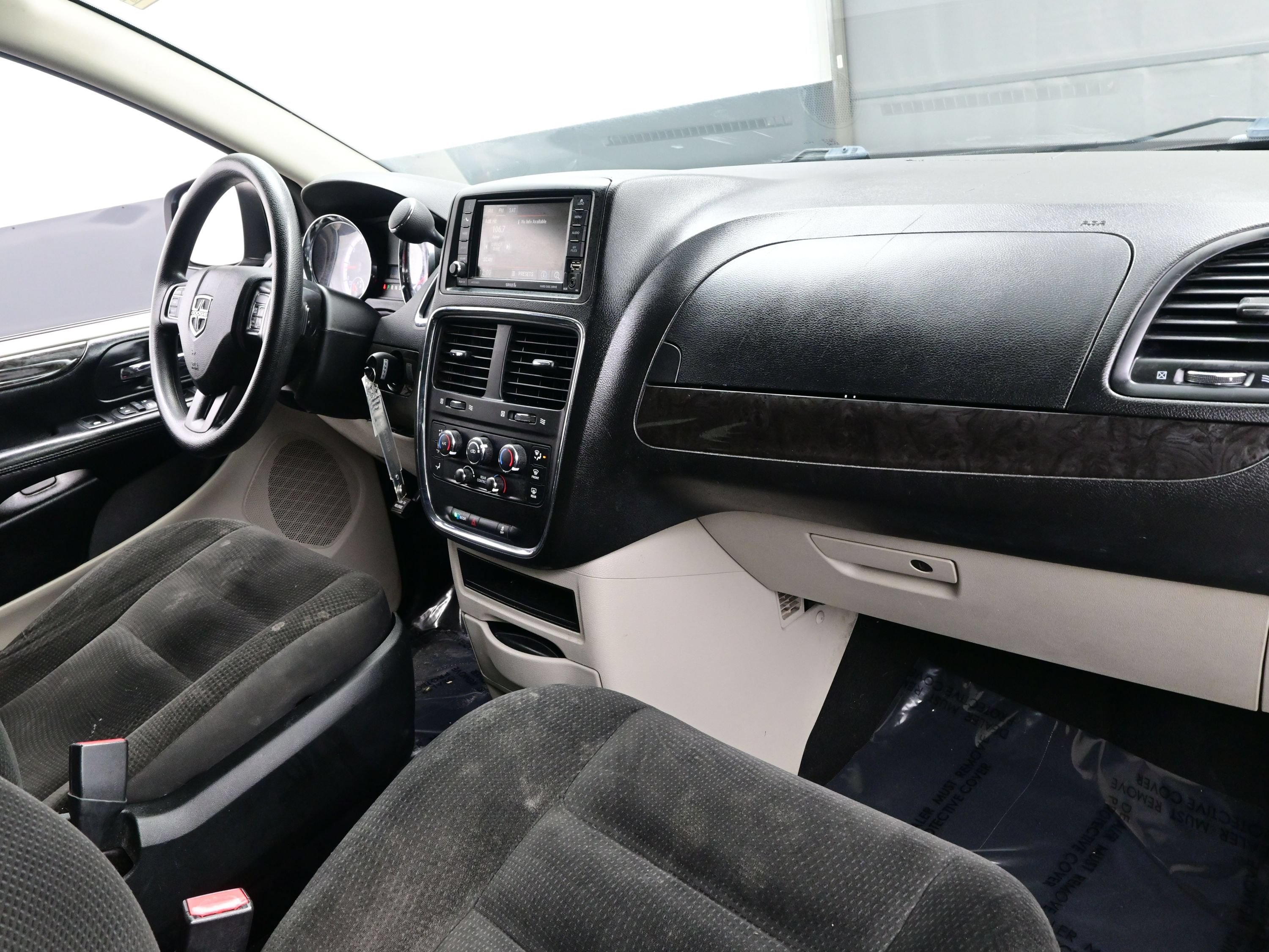 Used 2019 Dodge Grand Caravan SE w/ UConnect Hands-Free Group FWD image 13